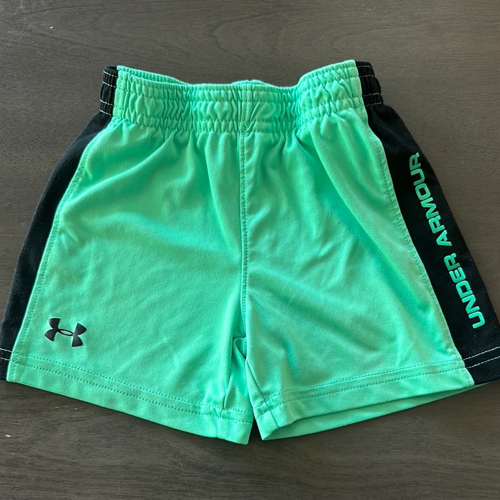 Under Armour Green and Black Athletic Shorts Lightweight Elastic Waist